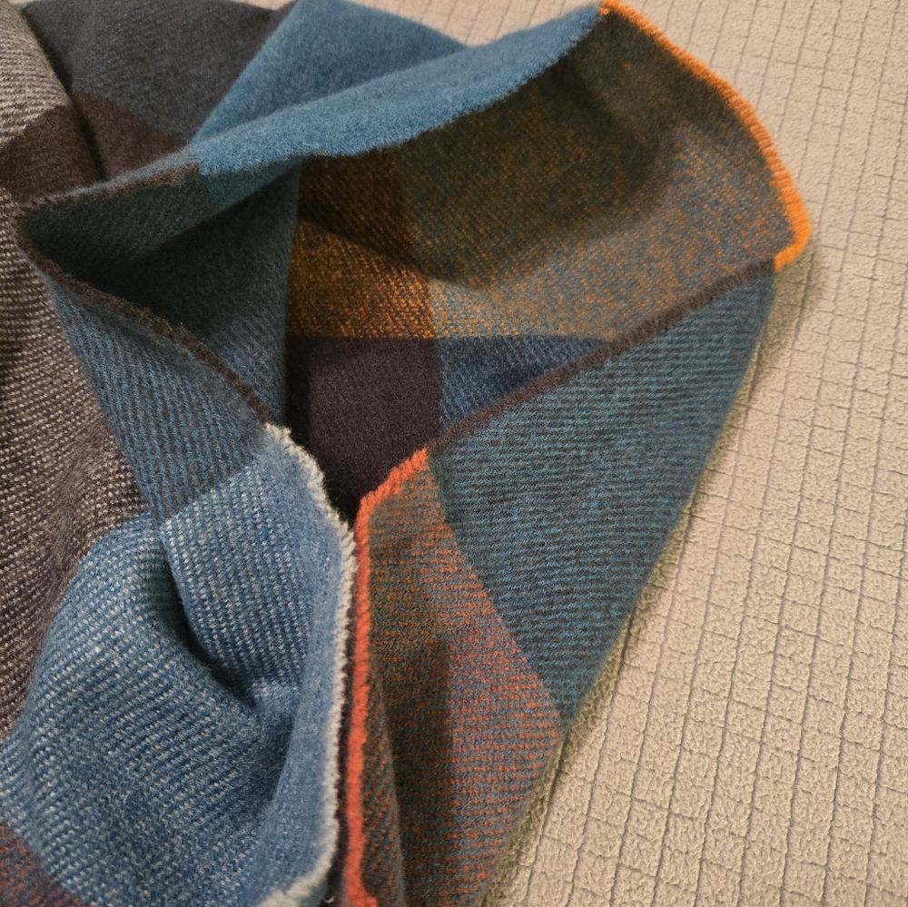 Sonoma Shawl/Wrap/Ruana- one size fits all - Picture 12 of 12